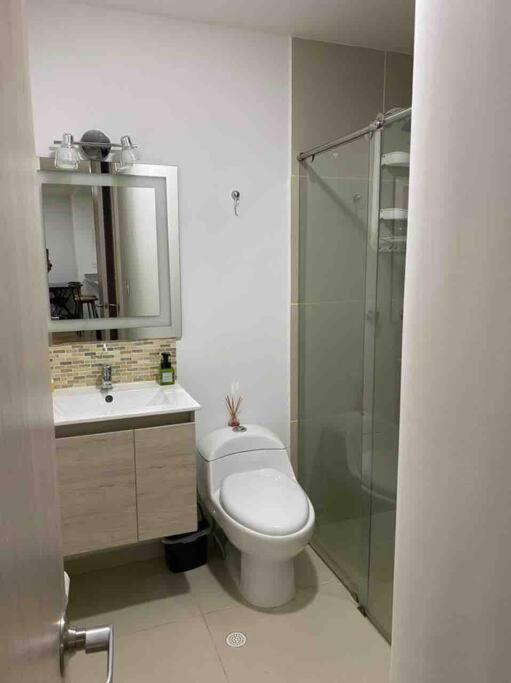 Hermoso Apto Con Piscina Y Parqueadero Privado